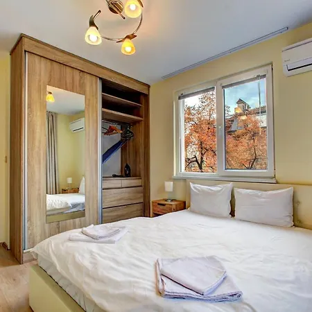 1bd Nest In The Heart Of A Traditional Apartment Sofia